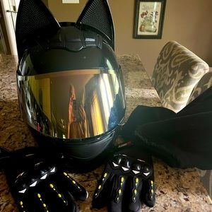 Motorcycle Helmet and gloves with face protection DOT SAFETY